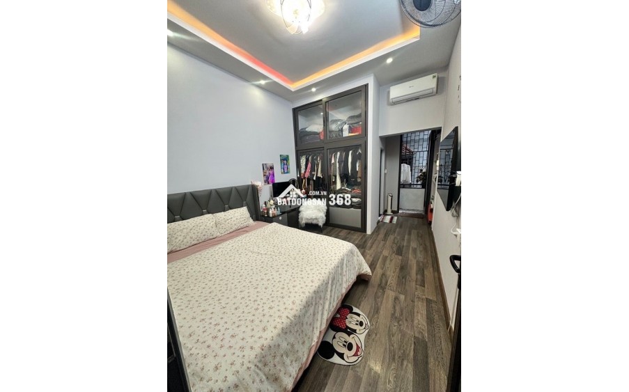 Bán nhà hiếm gần lô góc, Khối 7B tt Đông Anh, 2 mặt thoáng, vài bước chân ra phố chỉ 5 tỷ